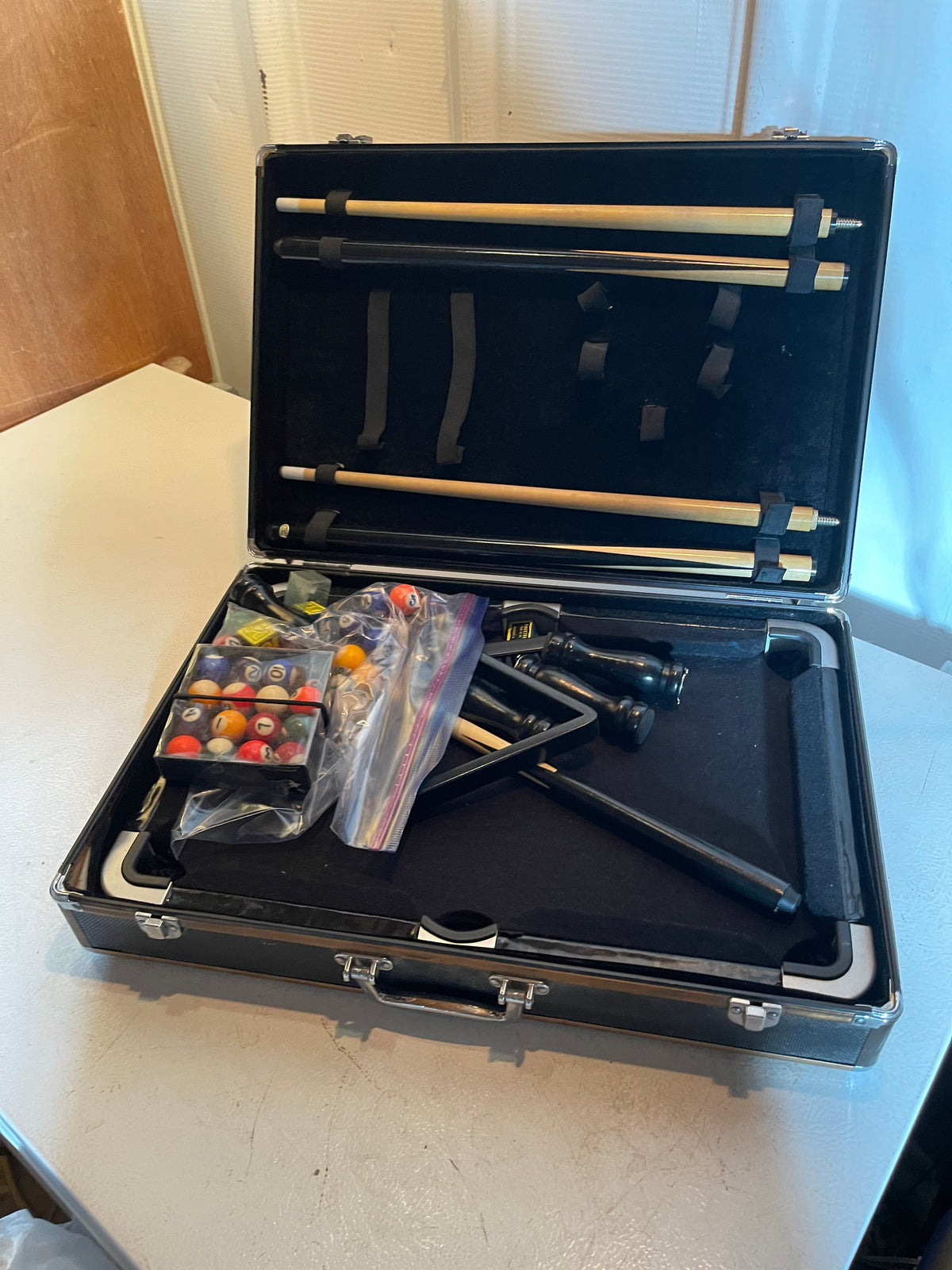Mini pool table