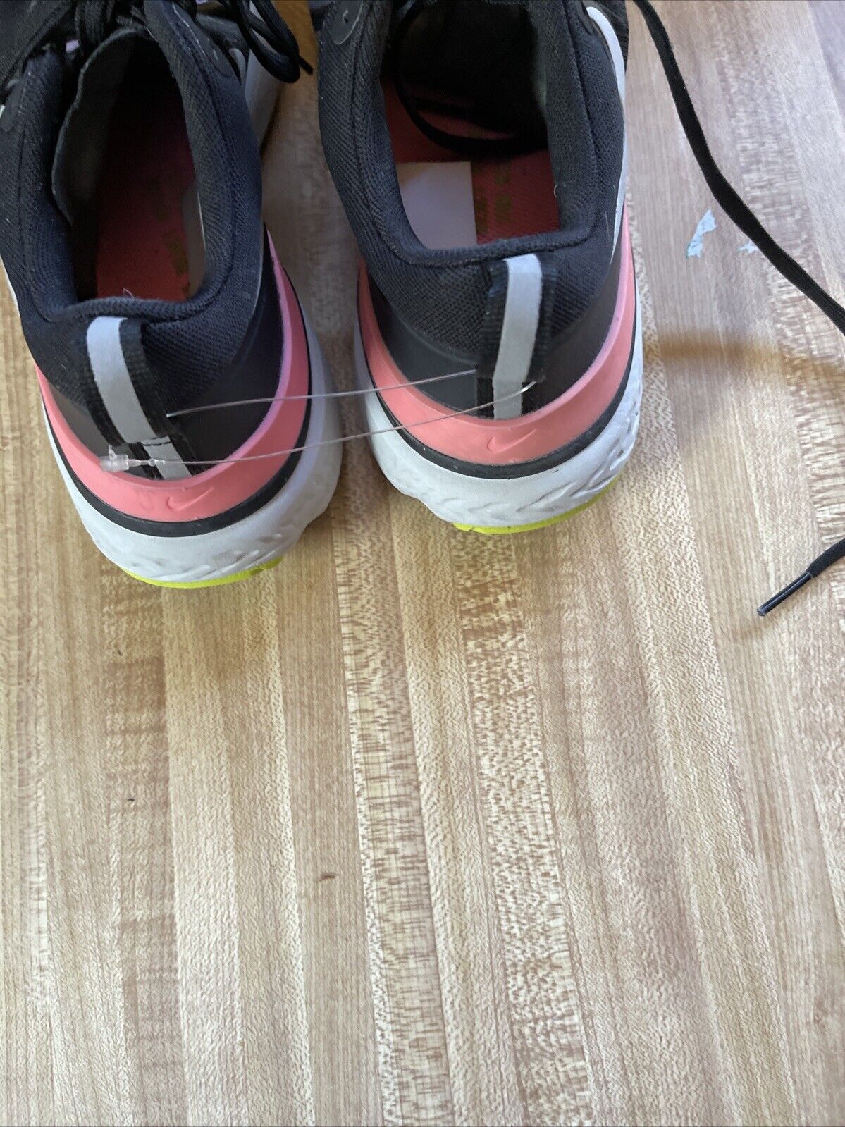 Nike Miller React Size 8