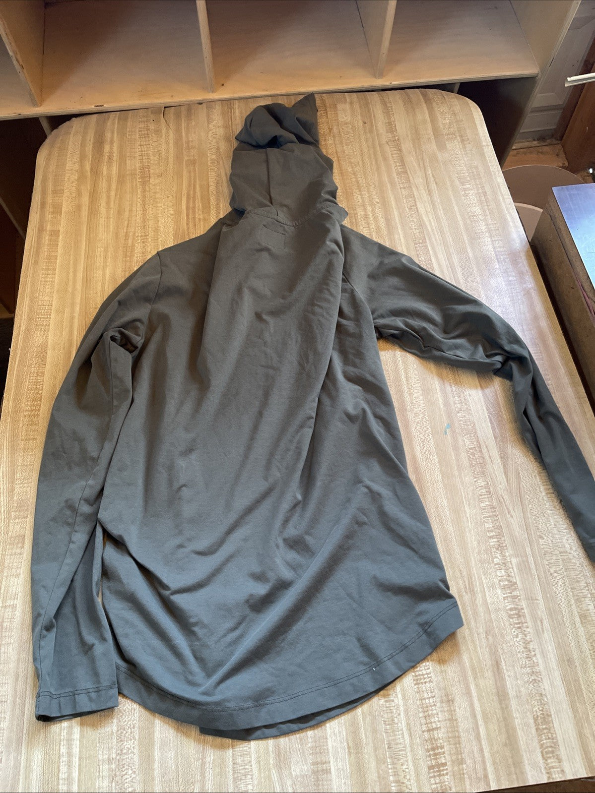 Cuts Curve Hem Hoodie Medium