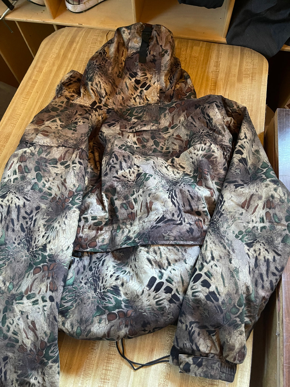 Vintage curly camo jacket large