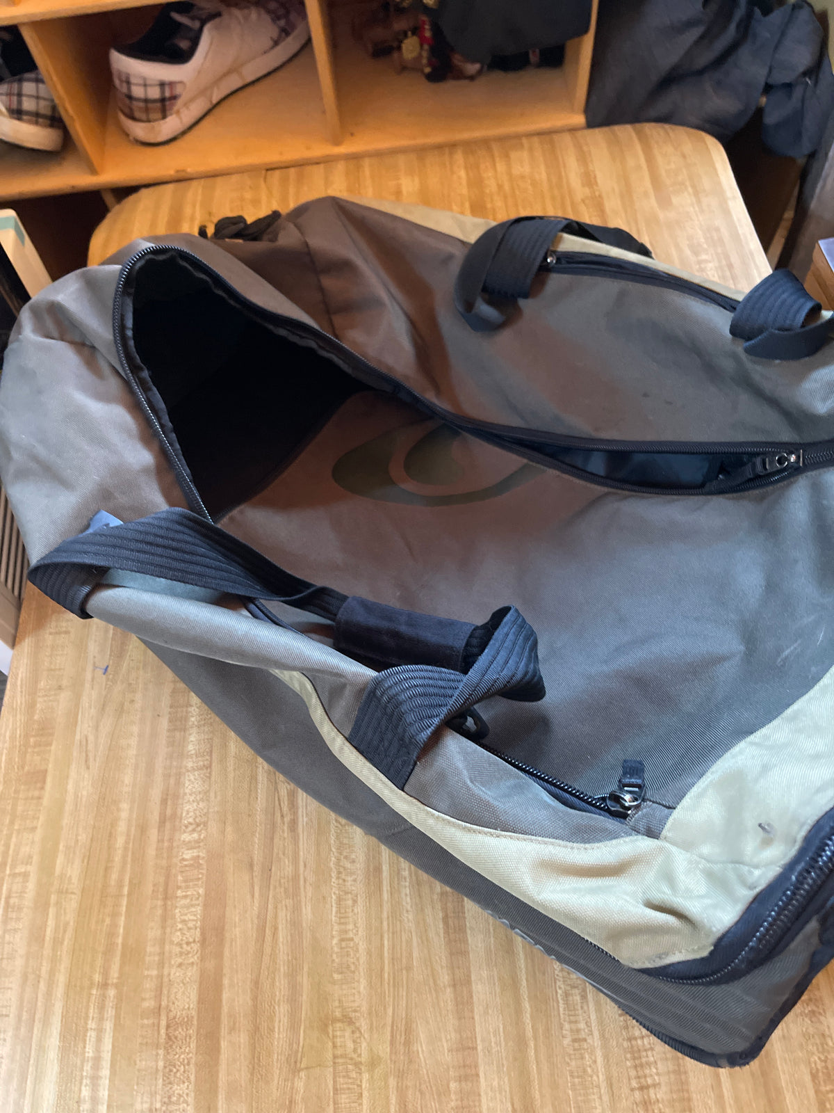Solomon wheeled duffel bag