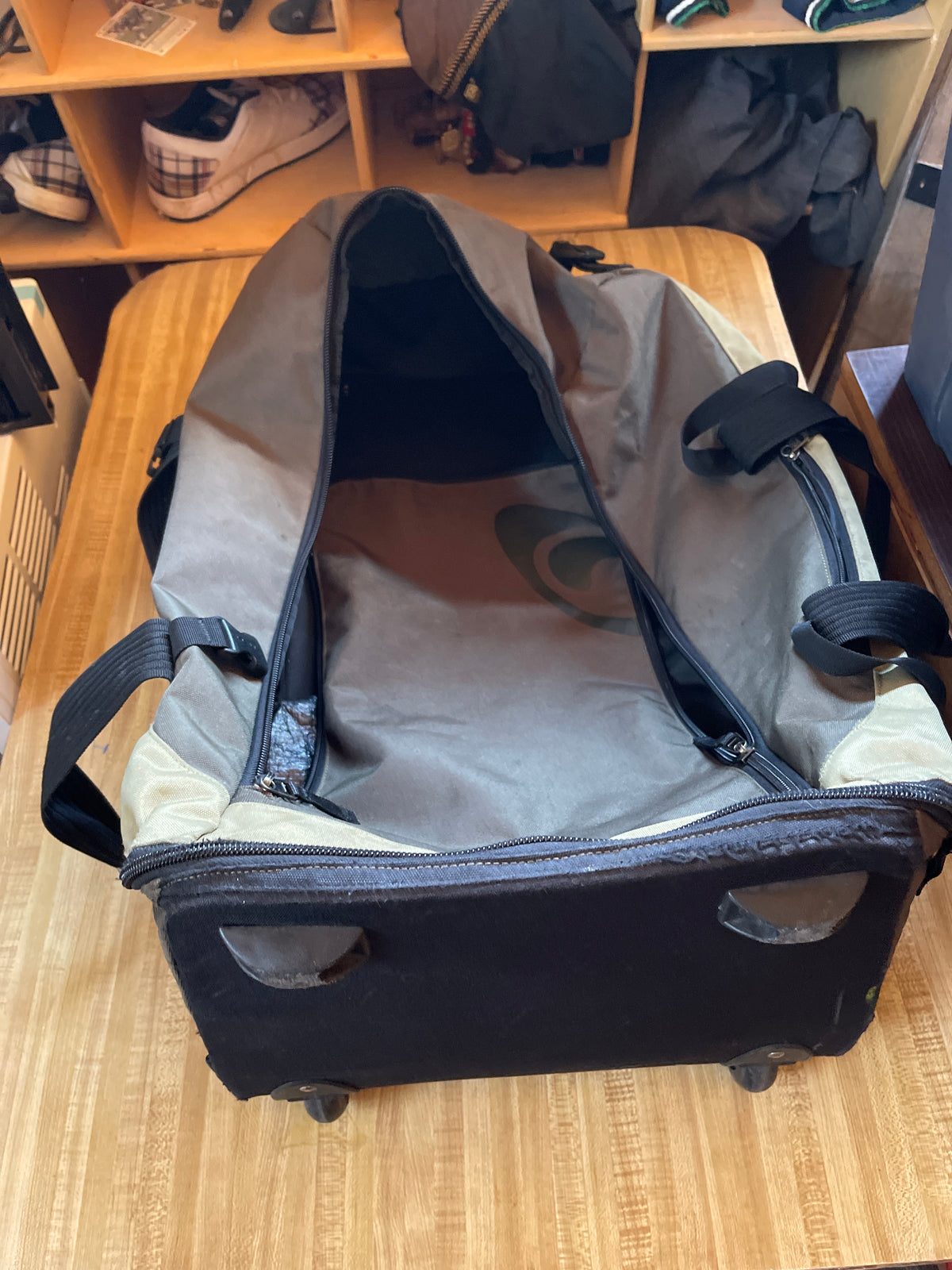 Solomon wheeled duffel bag