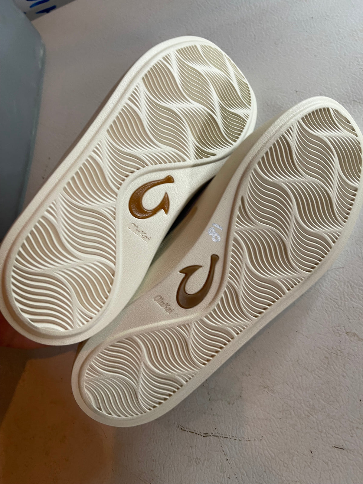 Olukai sneakers size 8 nwob