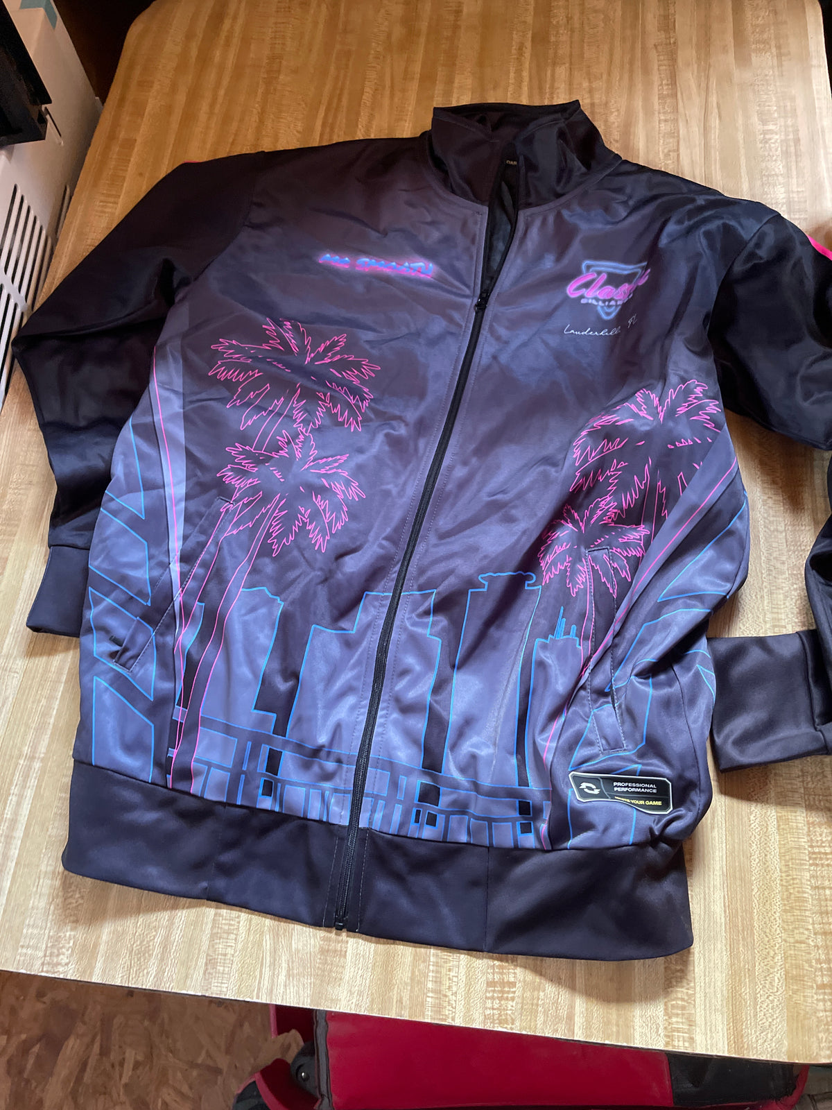 On board track jacket small