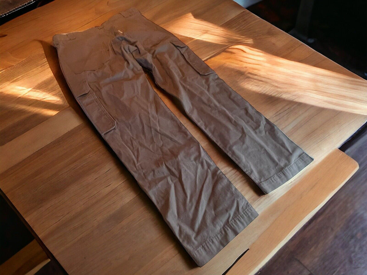 Levi’s White Tab Cargo Pants 32x30