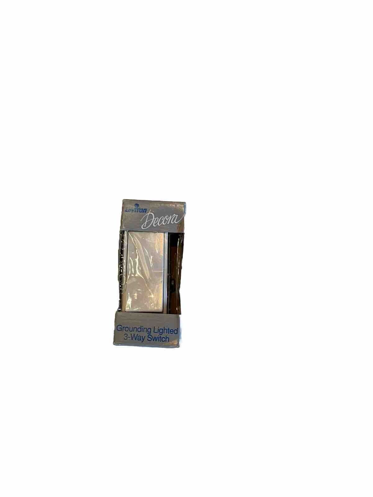 Leviton Grounding Lighted 3 Way Switch 