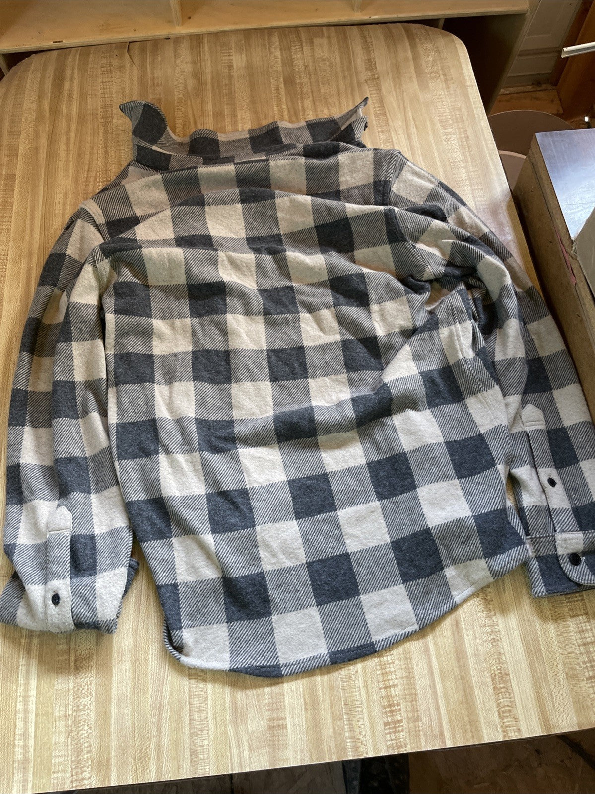 Faherty Flannel Medium 