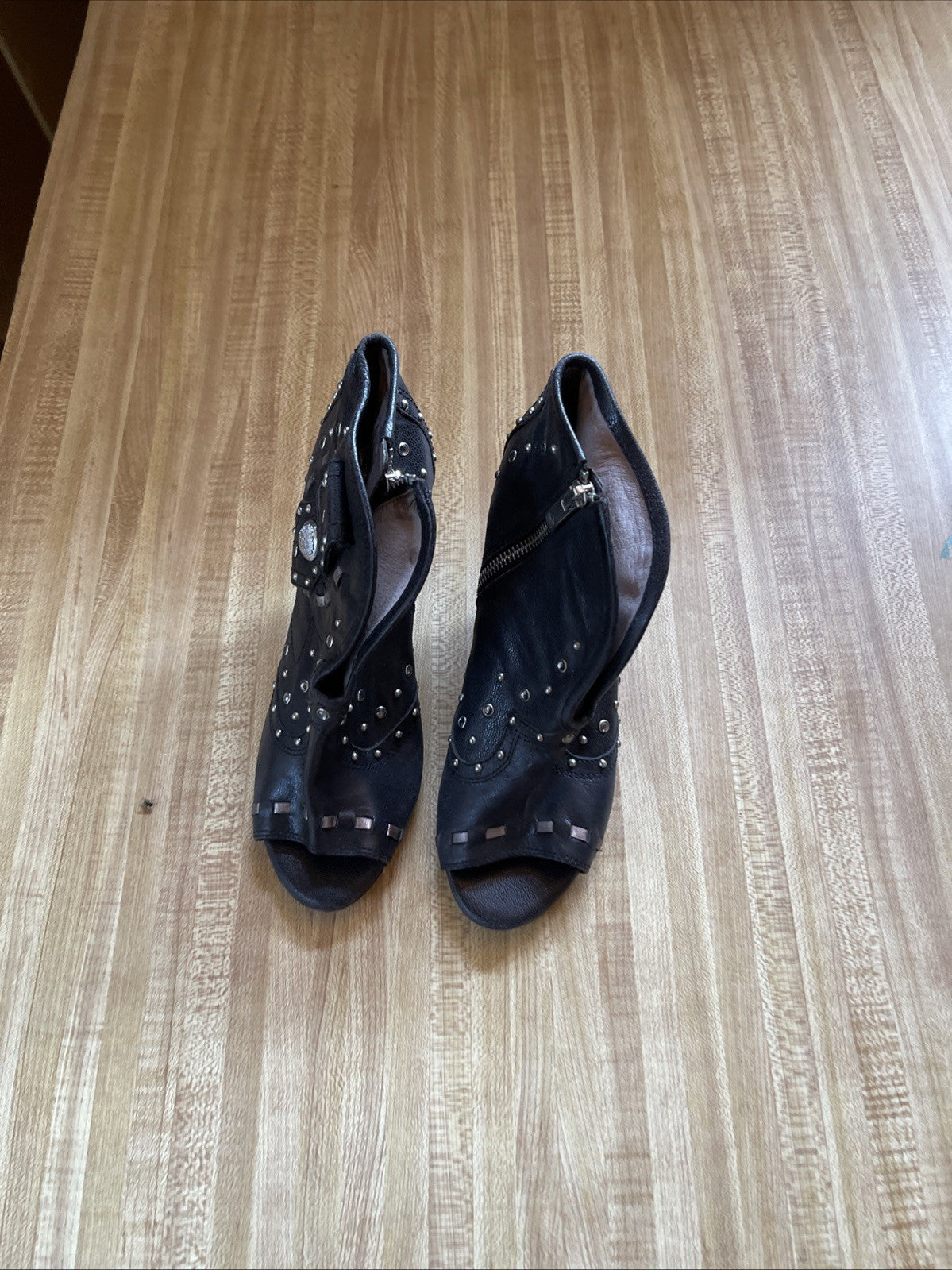 Vince Camputo Side Zip Heels 