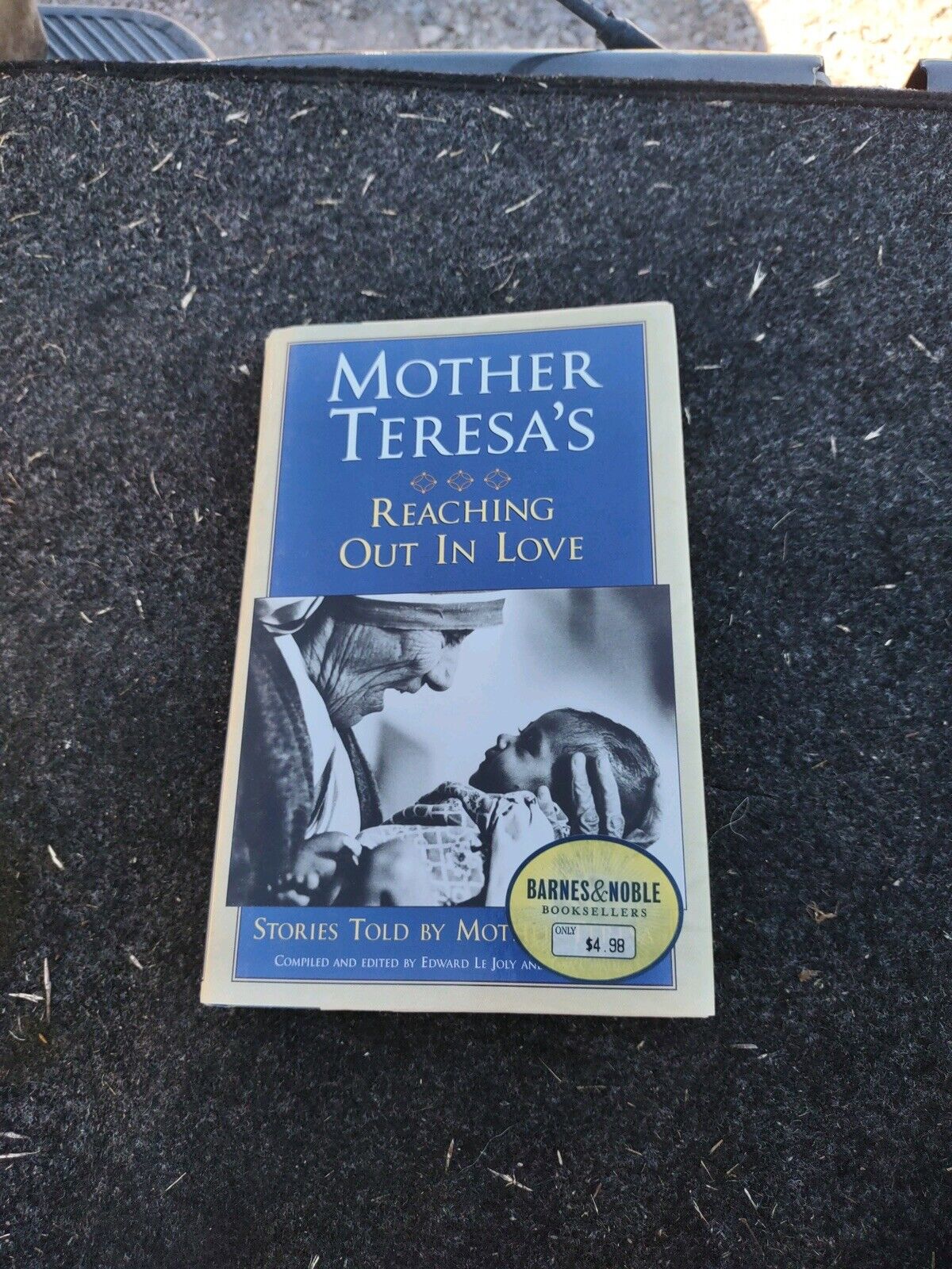 Mother Teresa's Reaching Out in Love: Stories Told by Mother Teresa - GOOD