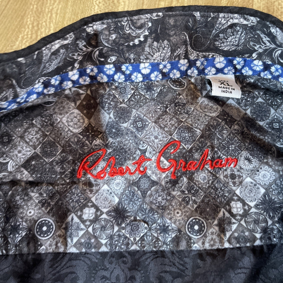 Robert Graham Button Up XL