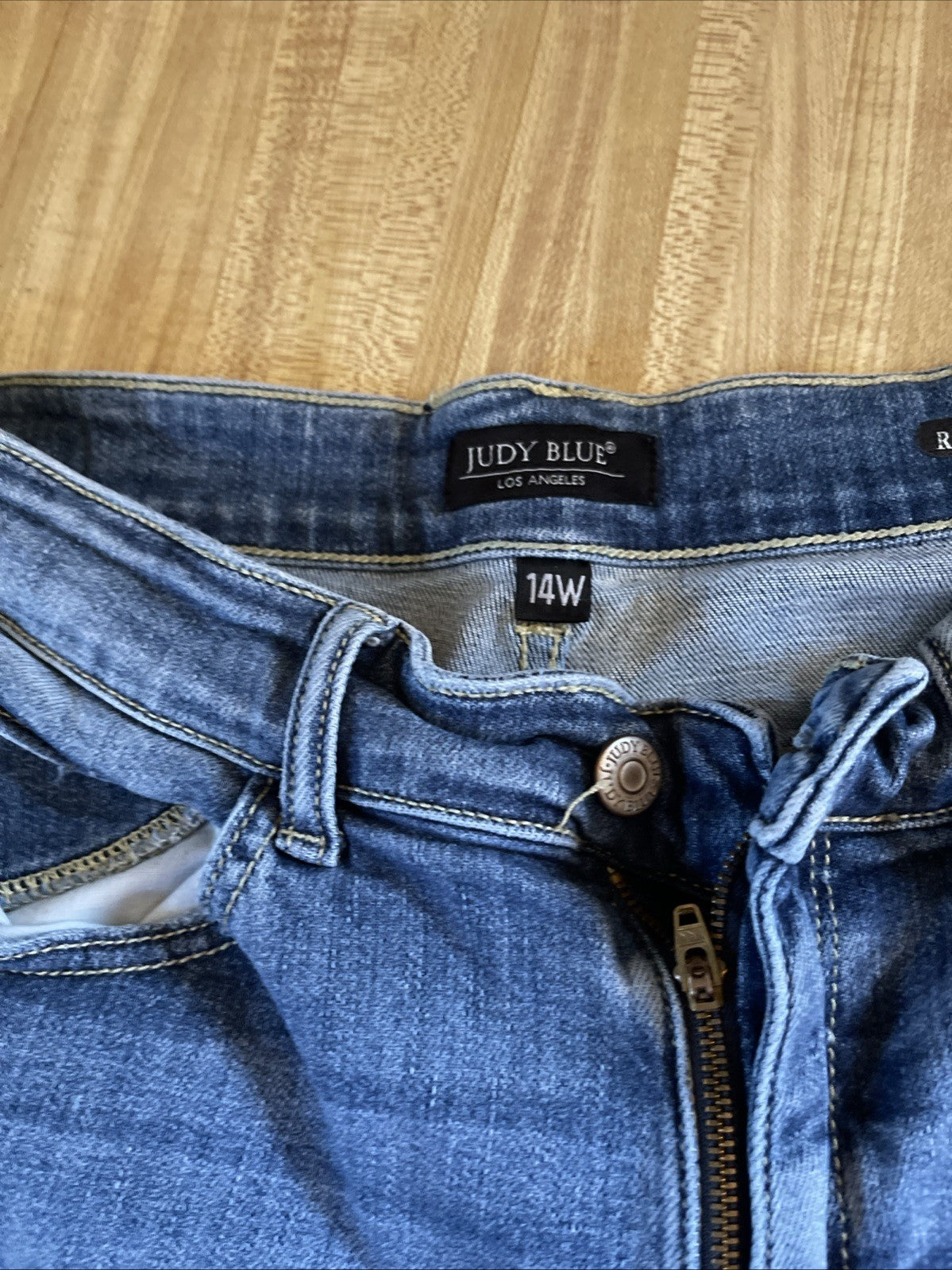 Judy Blue Jeans Distressed Frayed Ankle 14W
