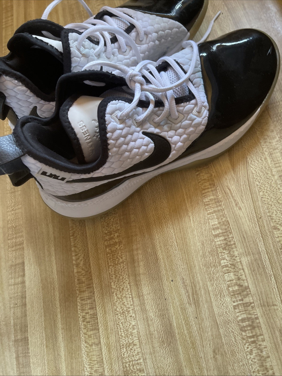 Nike LeBron Witness 3 Size 9.5