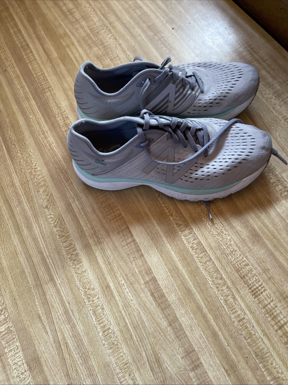 New Balance 860 Size 9