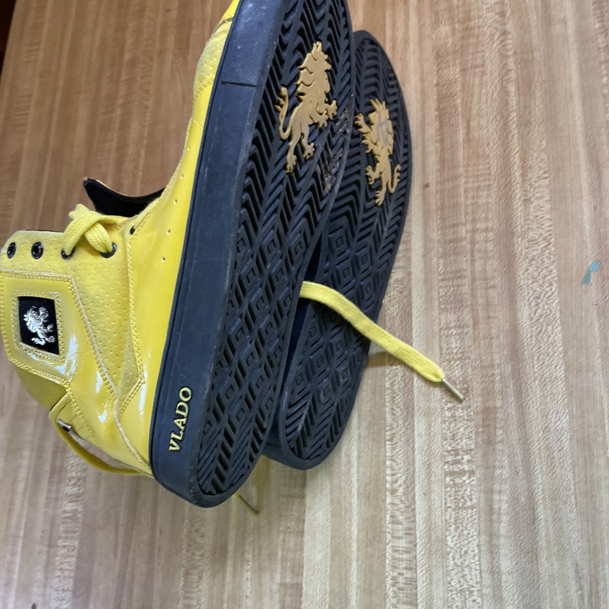 Vlado Gladiator Sneakers Size 9