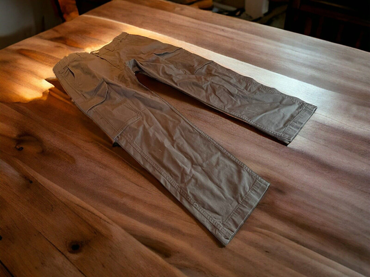 Levi’s White Tab Cargo Pants 32x30