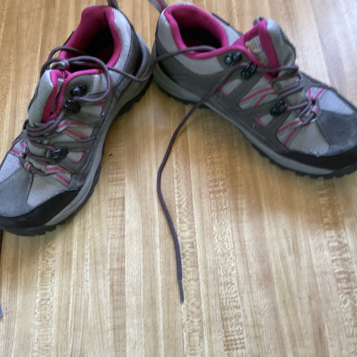 Bearpaw Hiking Shoes 6.5