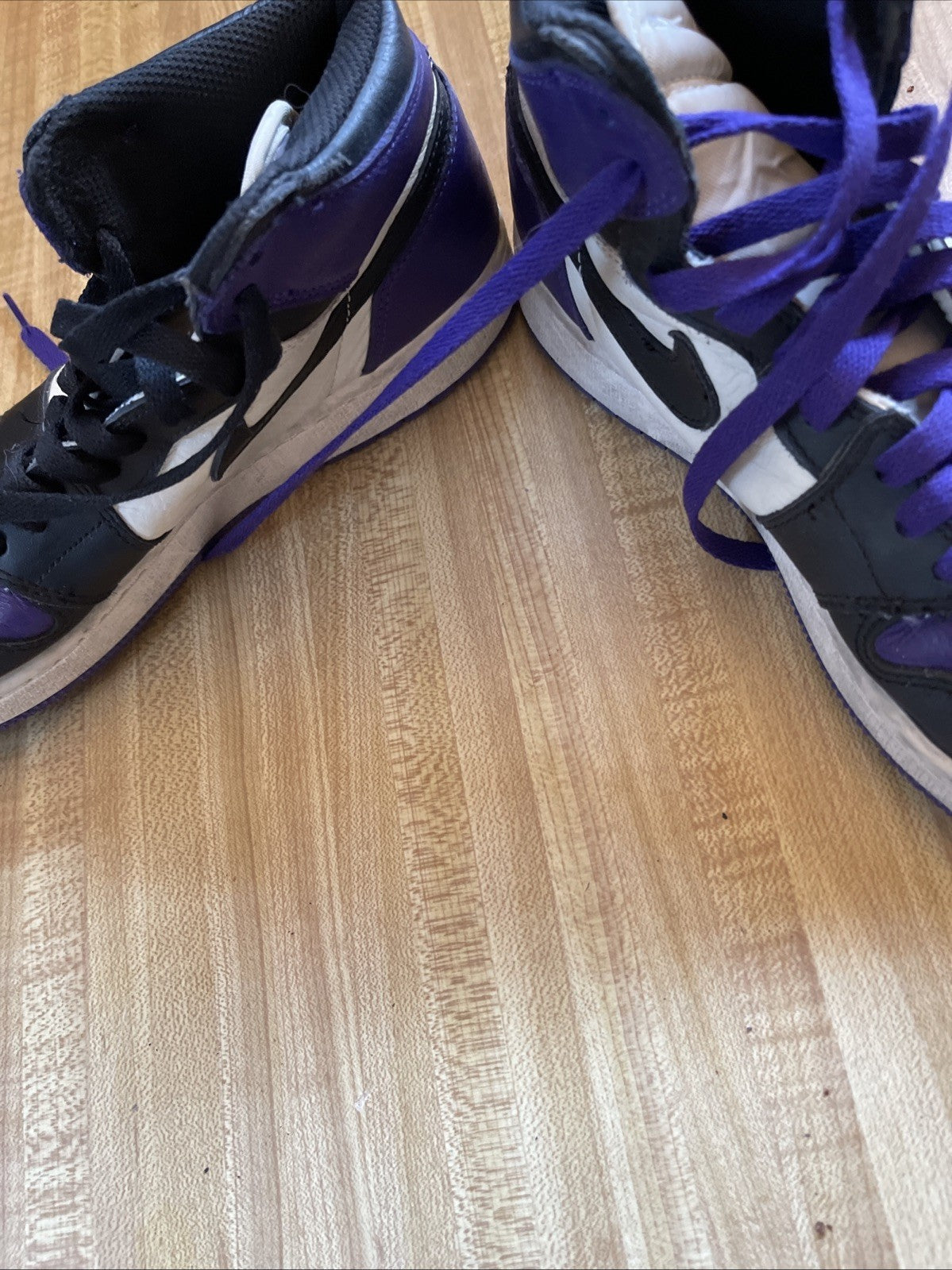 Nike Air Jordan 1 Retro Size 7Y Purple 
