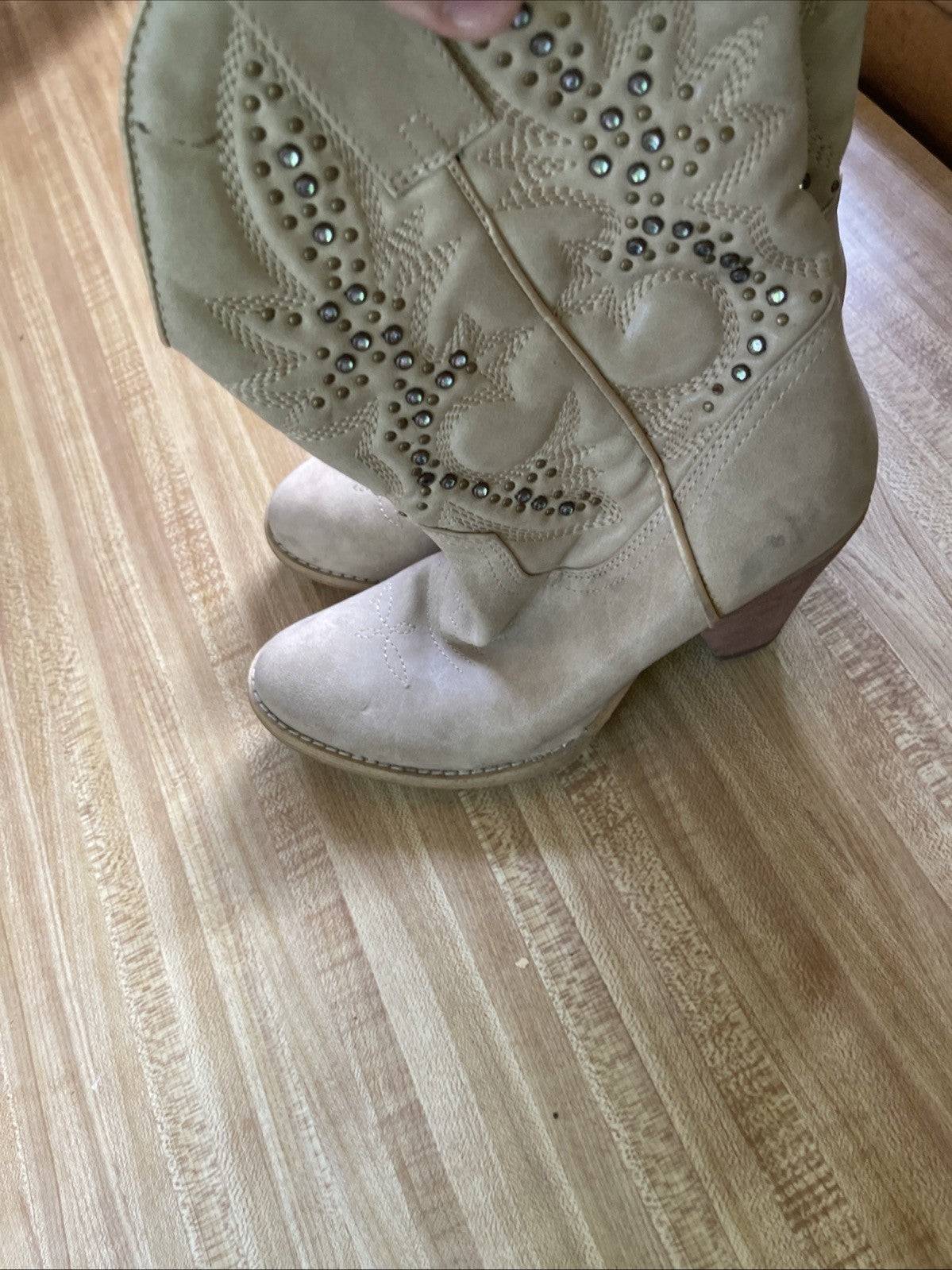 very volatile cowboy boots 6.5