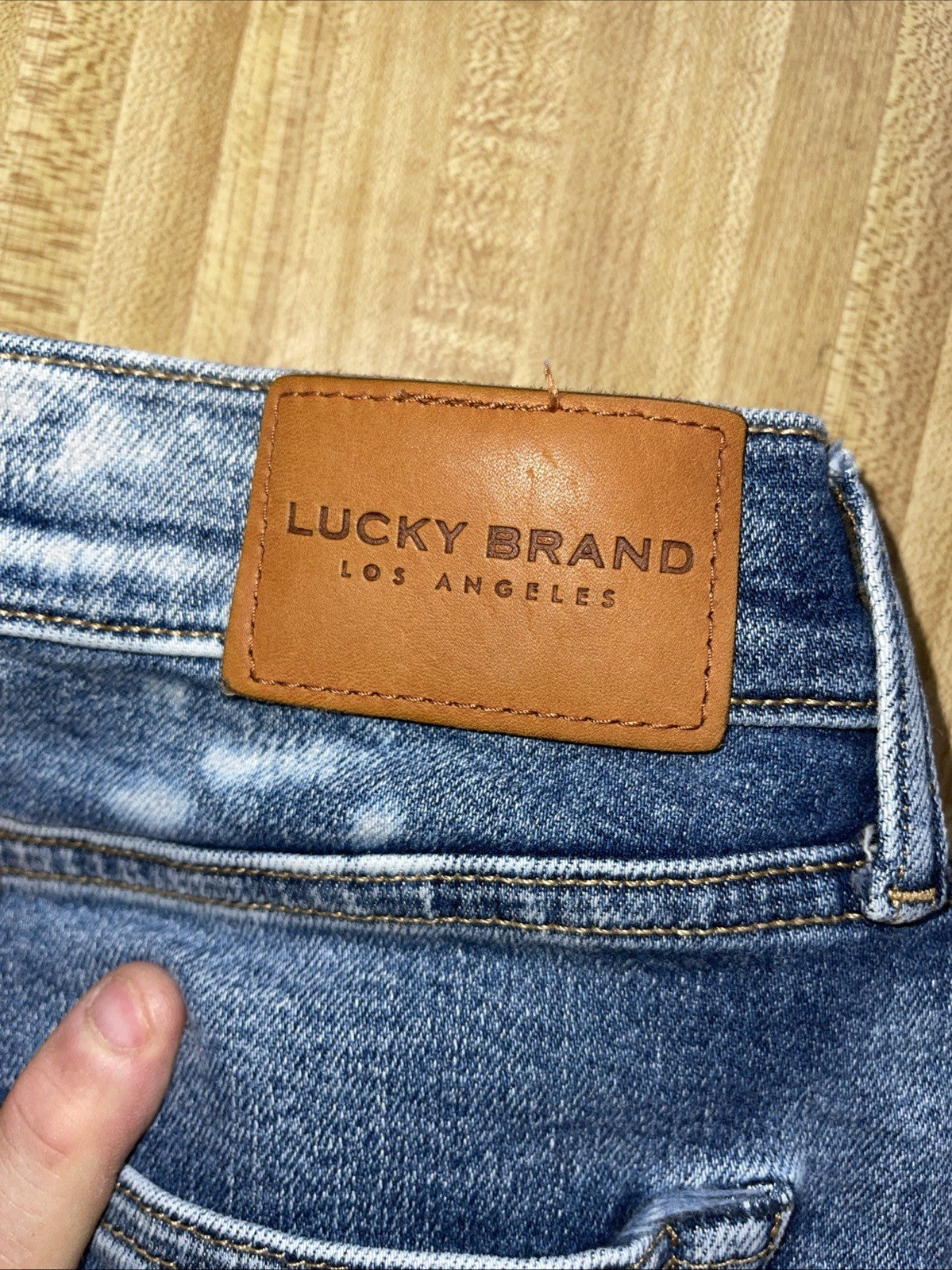 lucky brand 411 athletic taper jeans 33/32