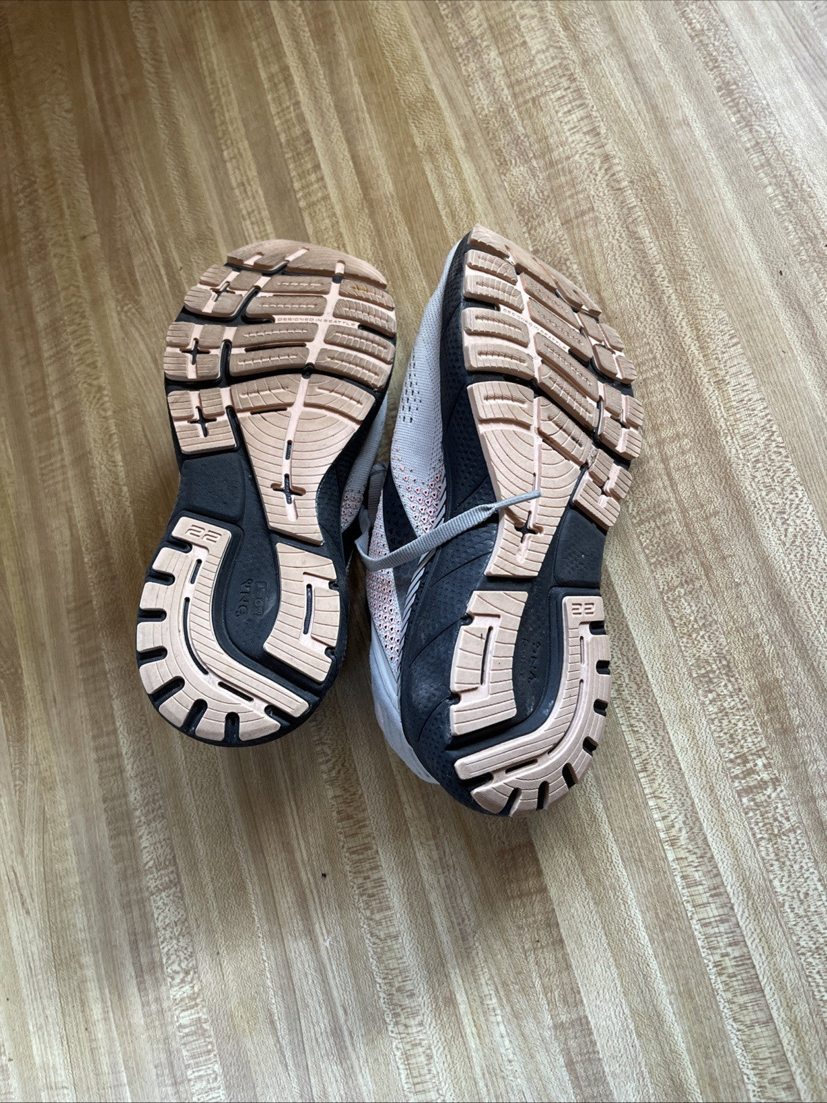 Brooks Adrenaline GTS 22 Size 8
