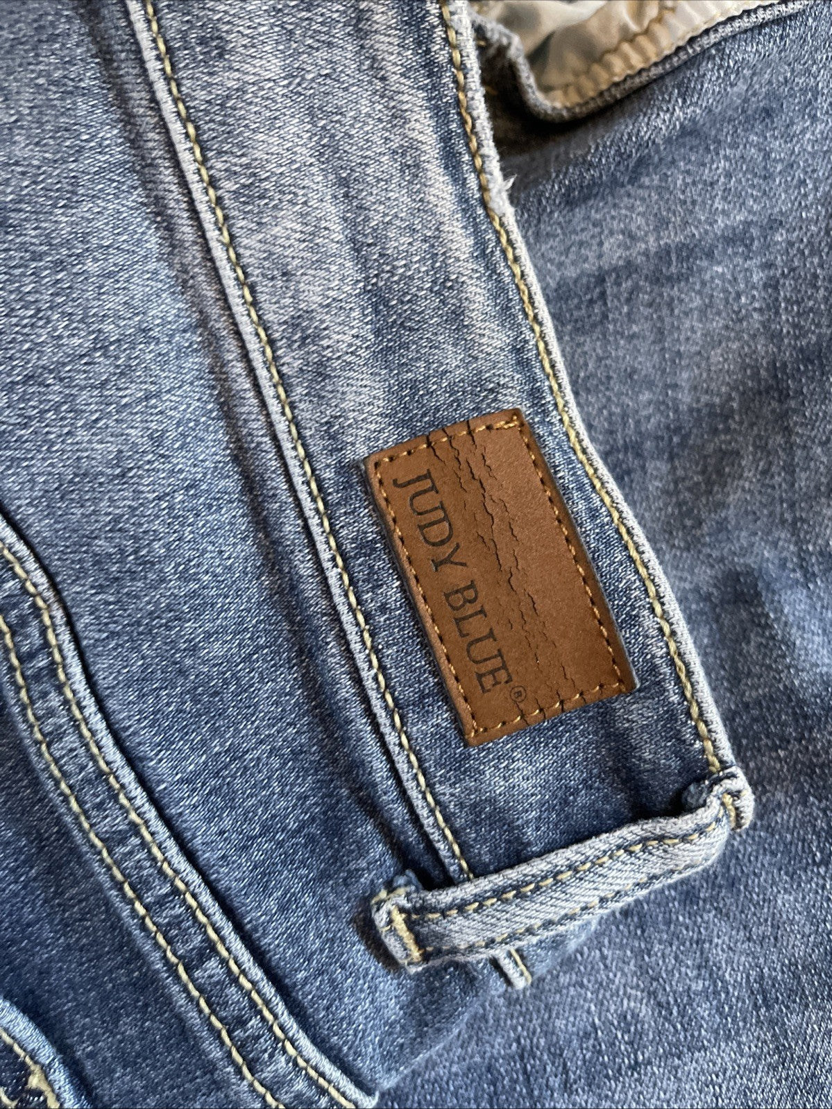 Judy Blue Jeans Distressed Frayed Ankle 14W