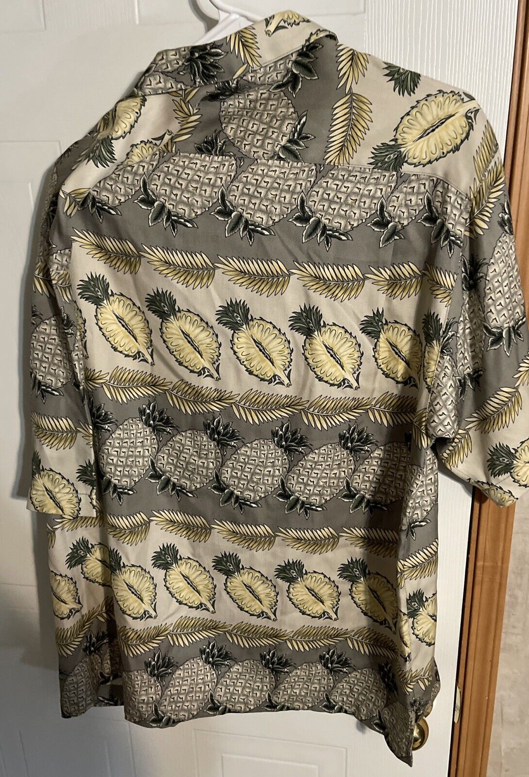 Tommy Bahama Silk Hawaiian Shirt Medium Pineapple All Over Print 