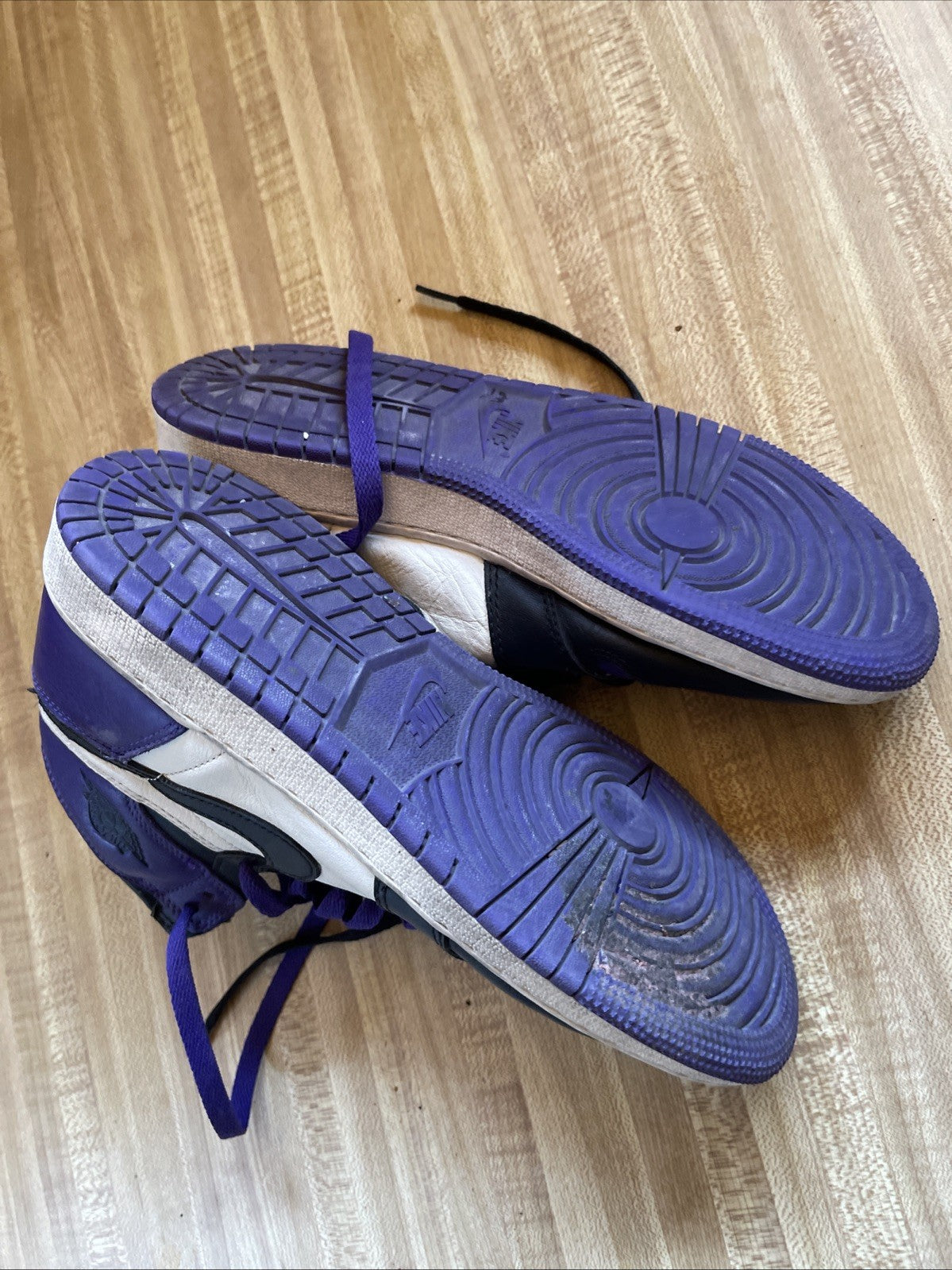 Nike Air Jordan 1 Retro Size 7Y Purple 