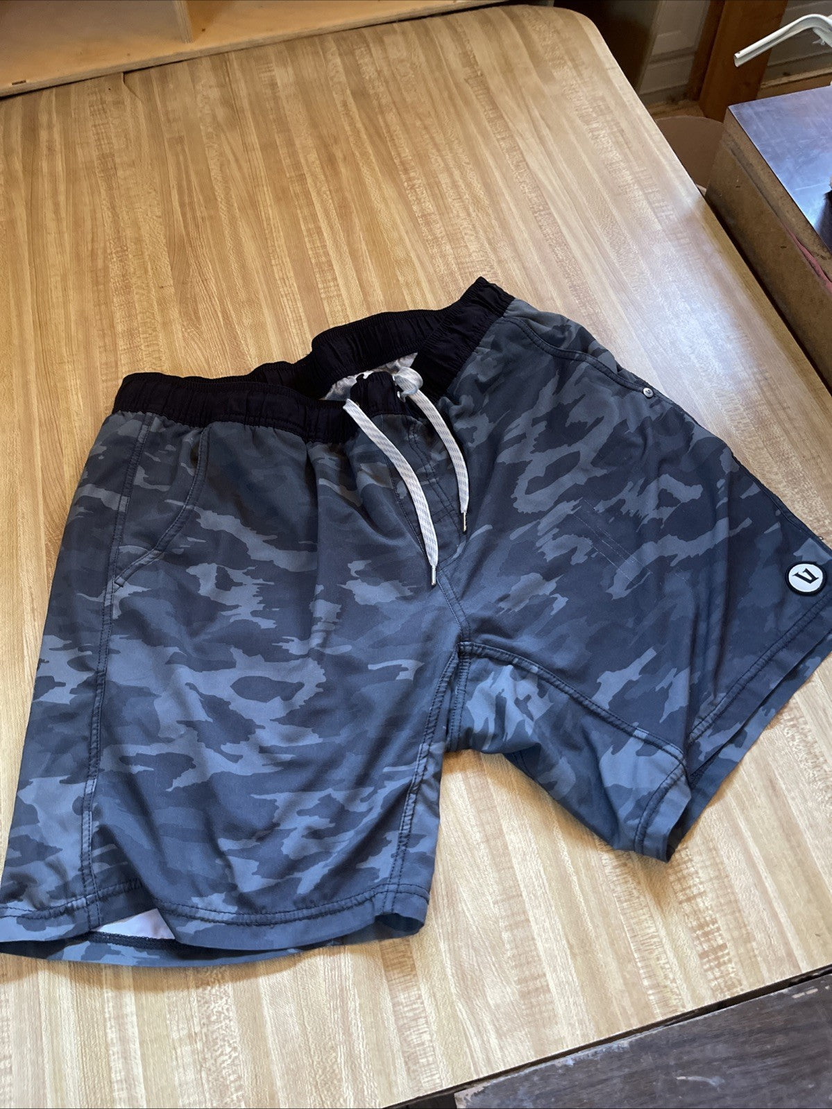 Vuori Camo Shorts Large