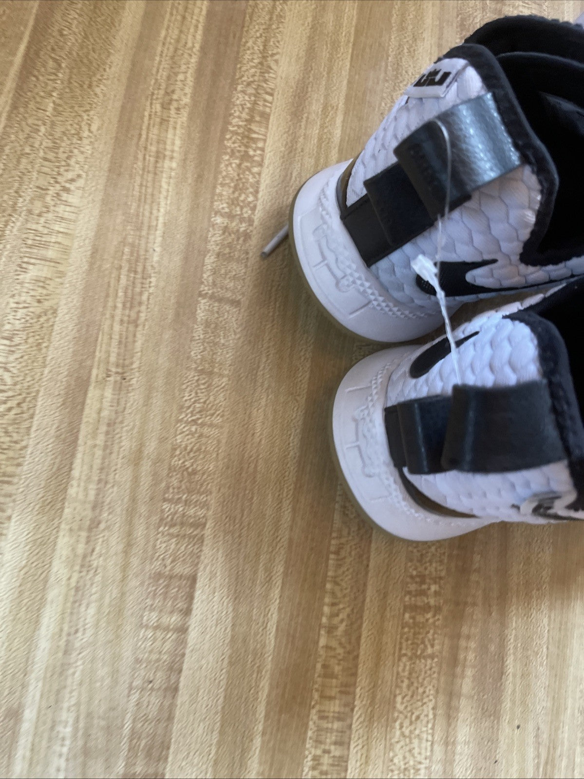 Nike LeBron Witness 3 Size 9.5