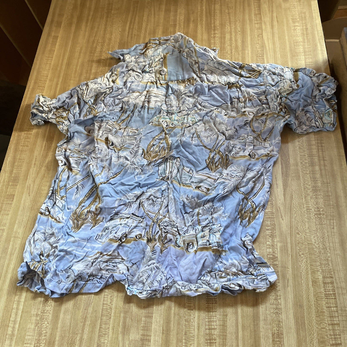 Vintage Everest Collection Shirt Tag Says XL But It Looks Smaller