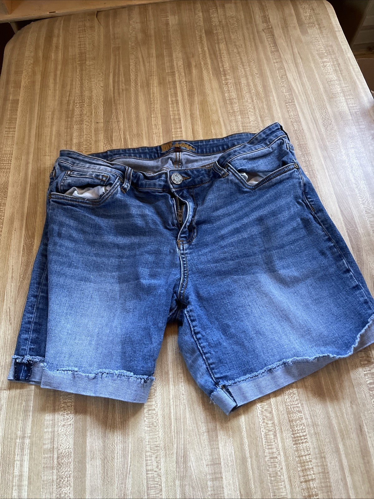 kut from the kloth Cutoff Jorts 14