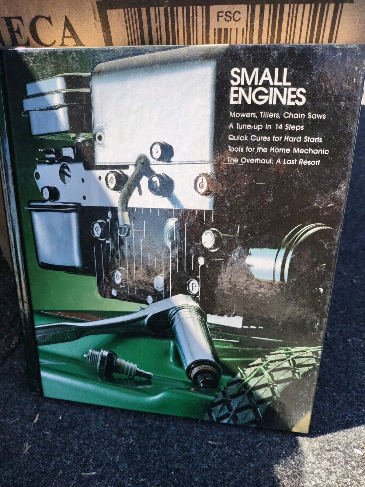 Home Repair and Improvement Ser.: Small Engines by Time-Life Books Editors...