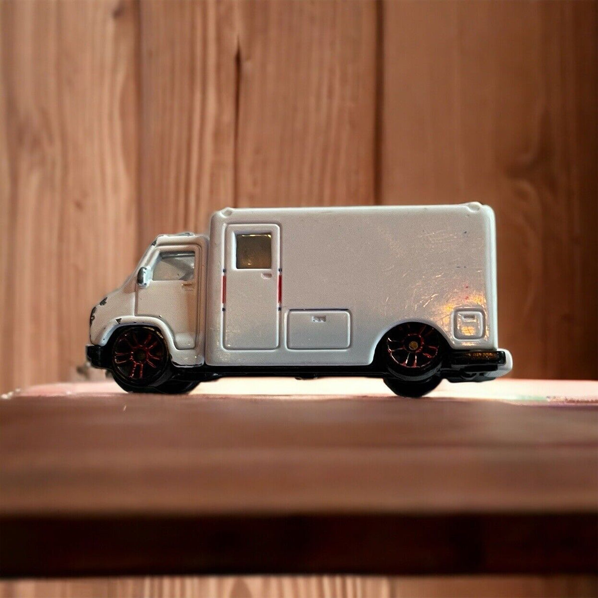 Maisto Box Truck 