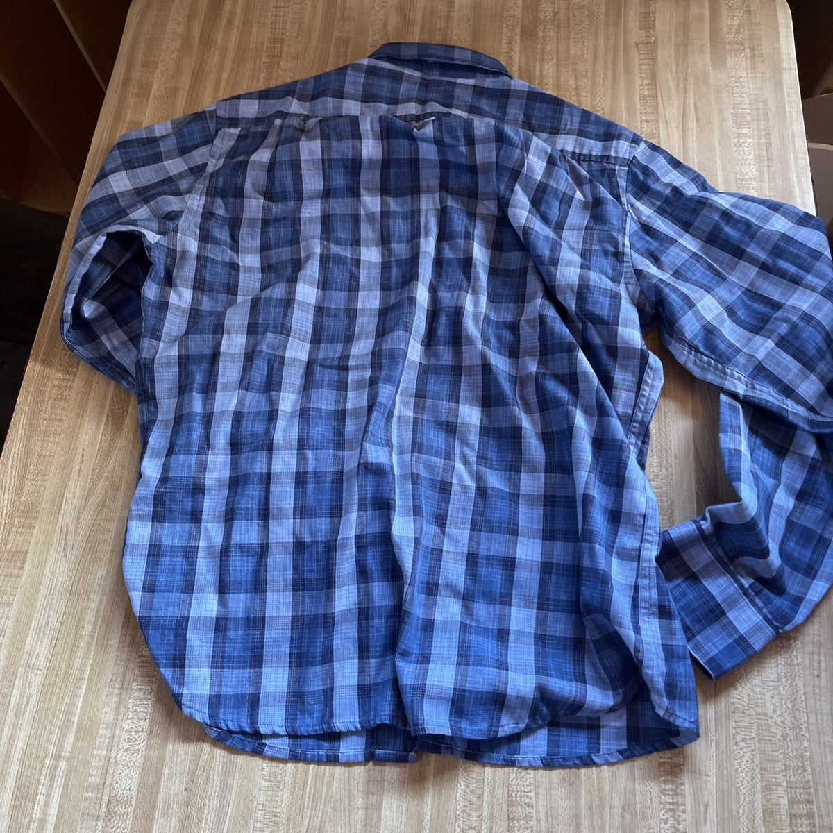 Izod Saltwater Button Up Medium 