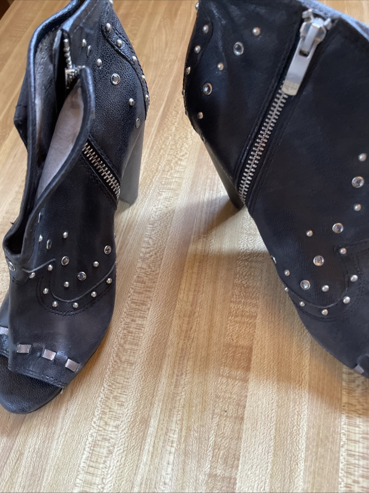 Vince Camputo Side Zip Heels 