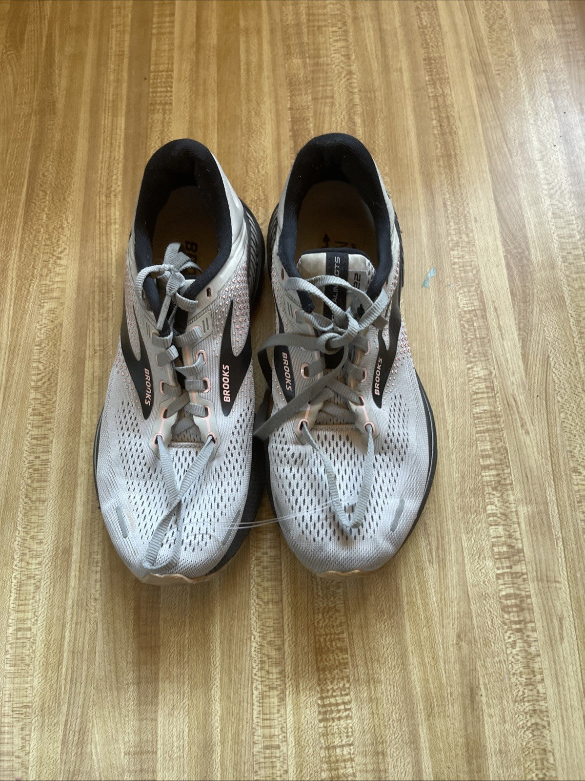 Brooks Adrenaline GTS 22 8 Wide