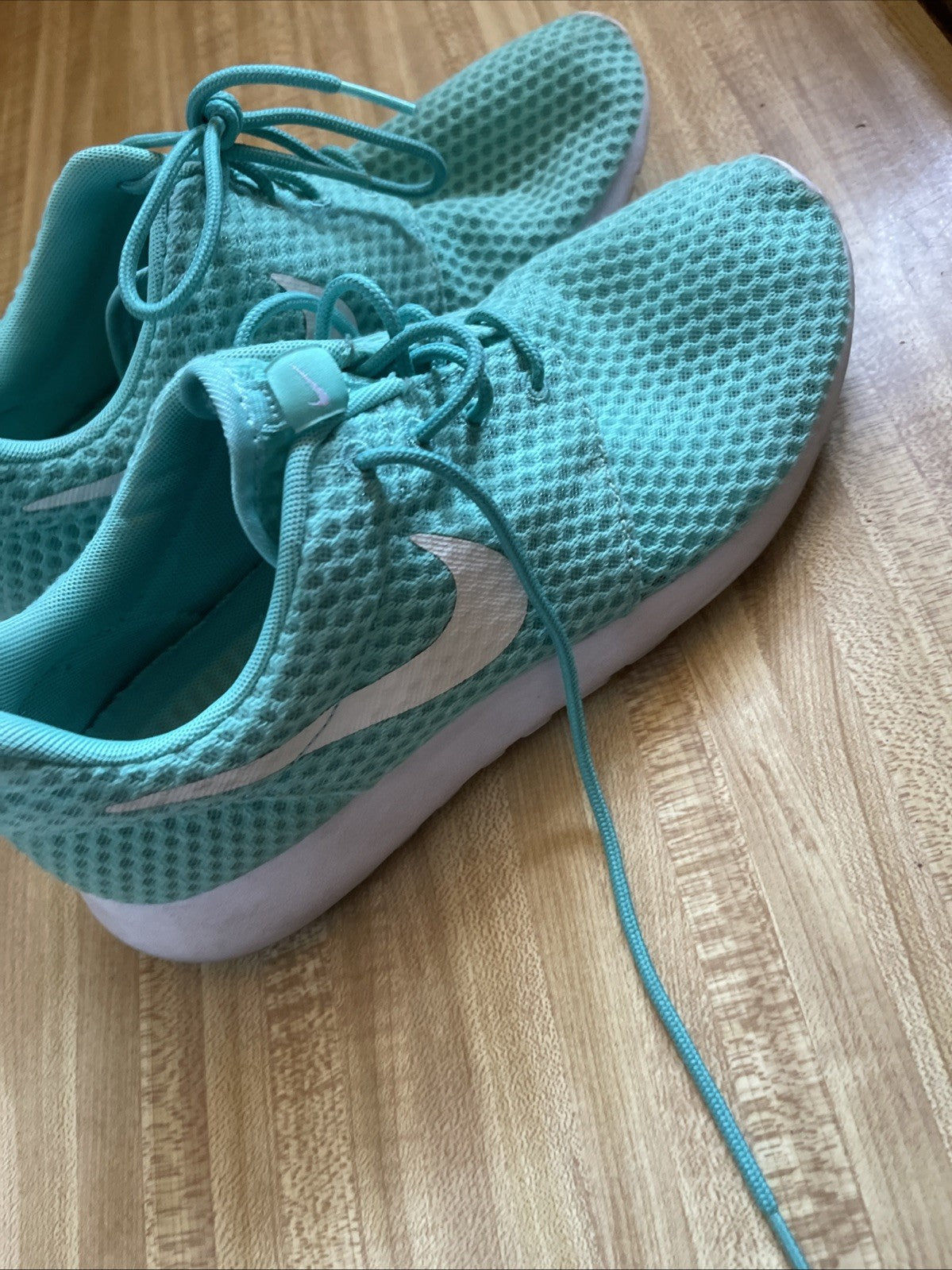Nike Rosche Run Breeze Size 8