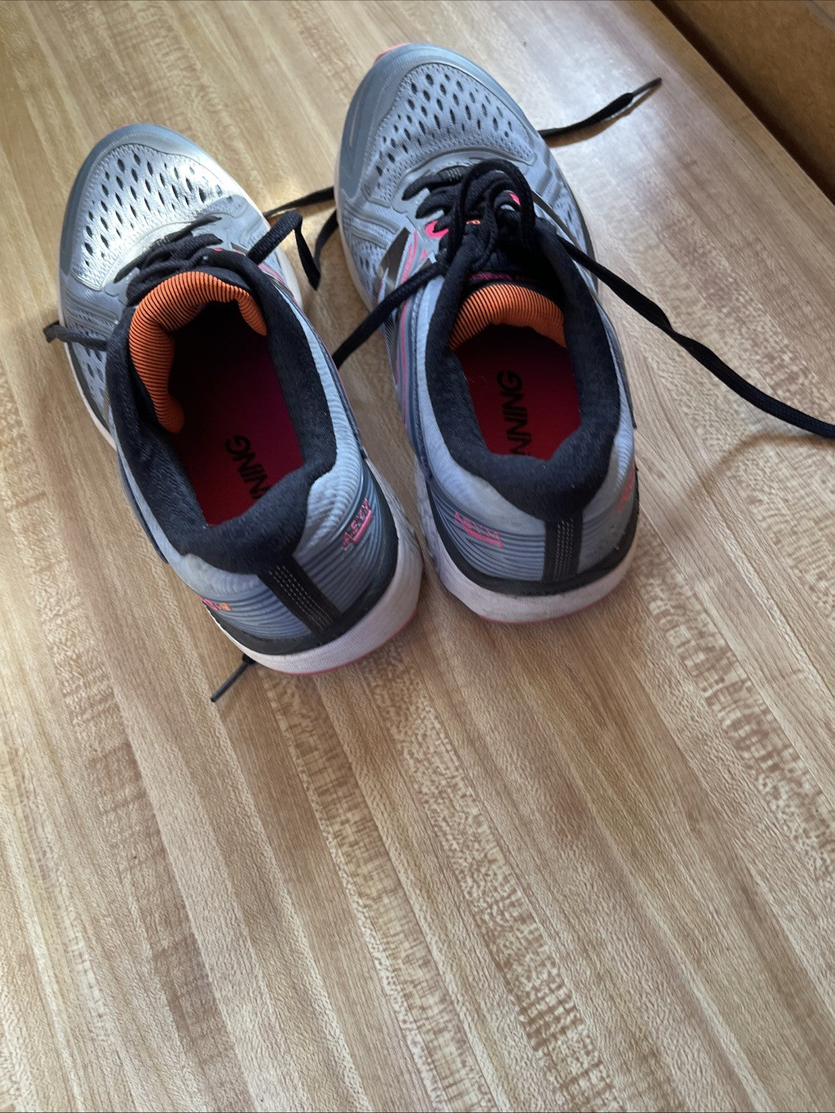 New Balance 860v8 Size 8