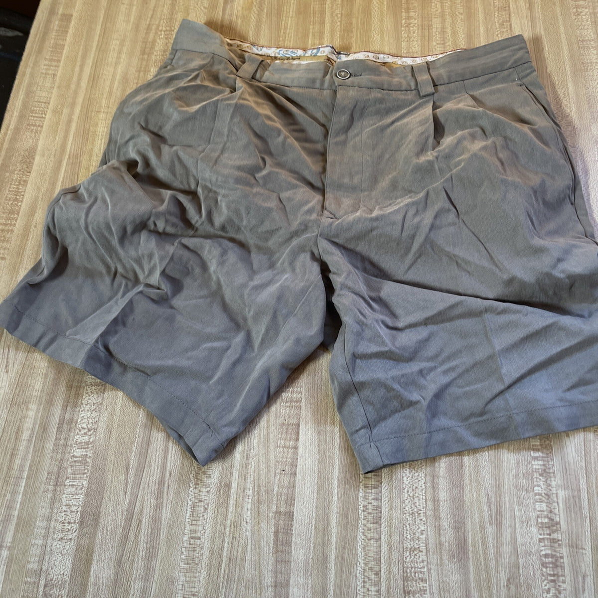 Tommy Bahama Shorts 33
