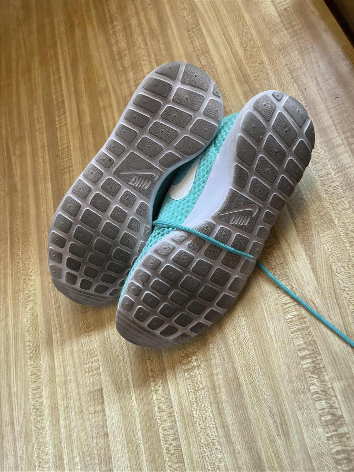 Nike Rosche Run Breeze Size 8
