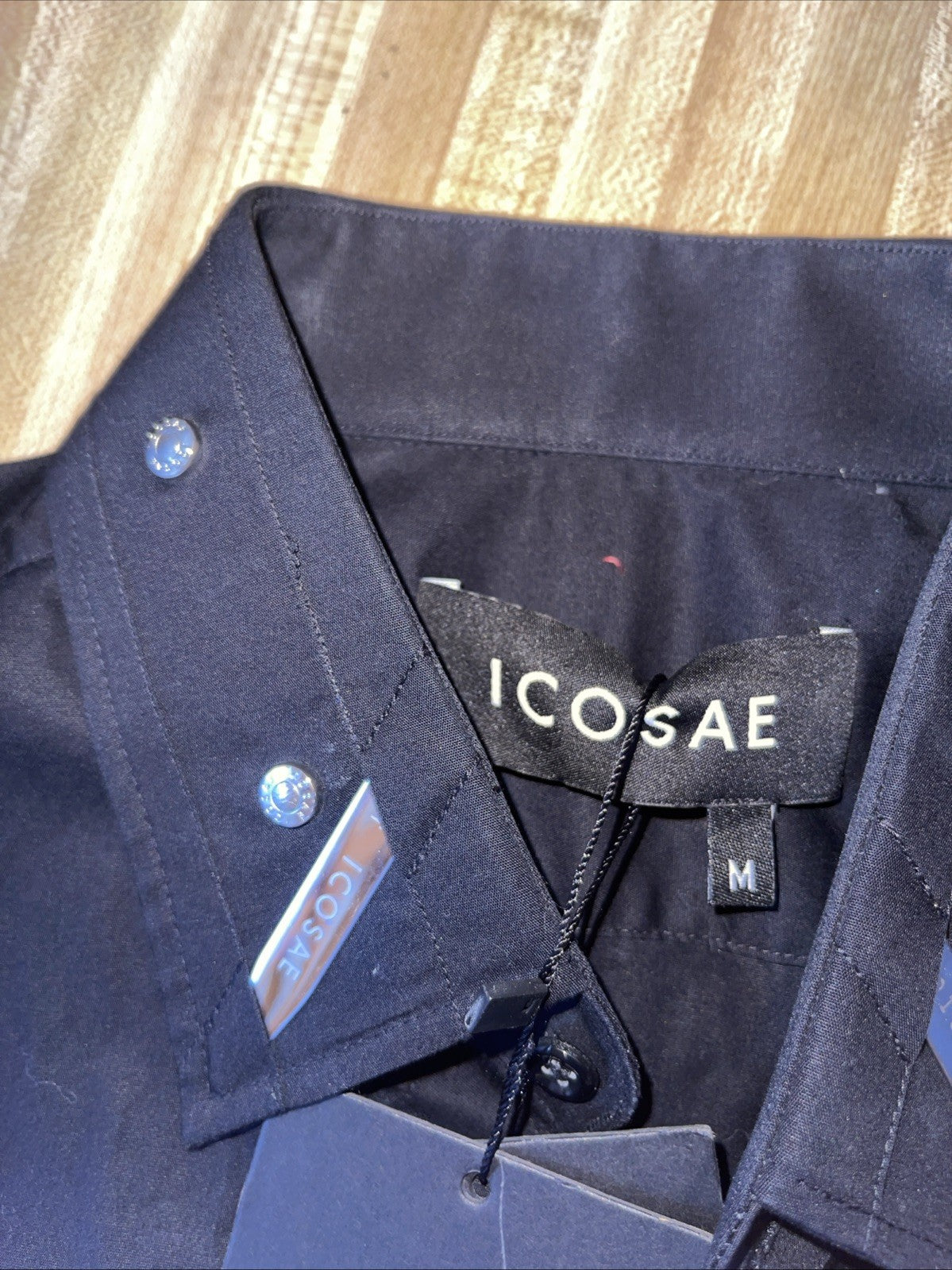 Icosae Button Up Medium NWT 