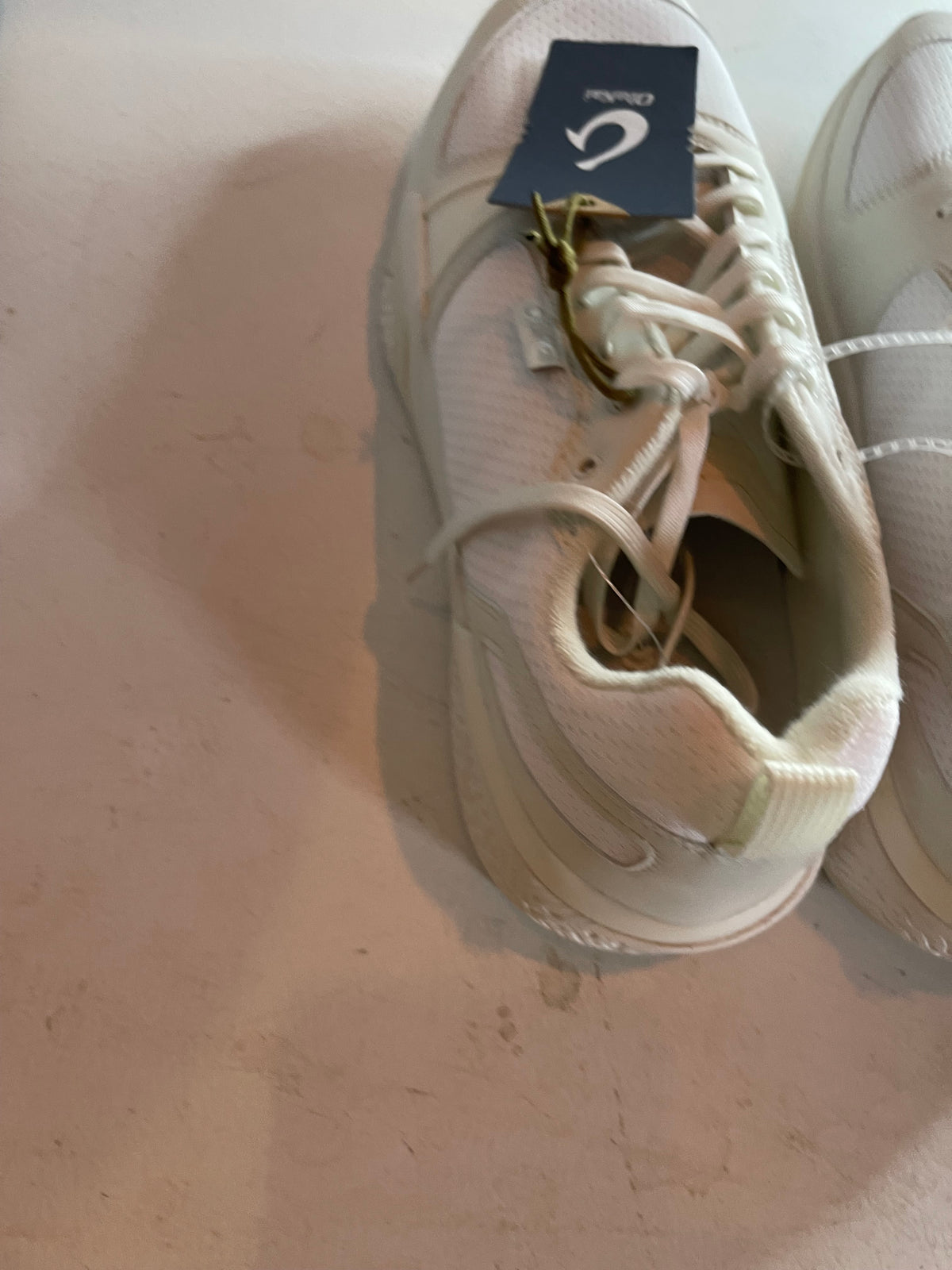 Olukai sneakers size 13