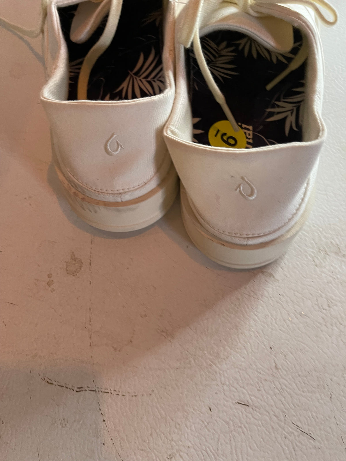 Olukai sneakers size 9