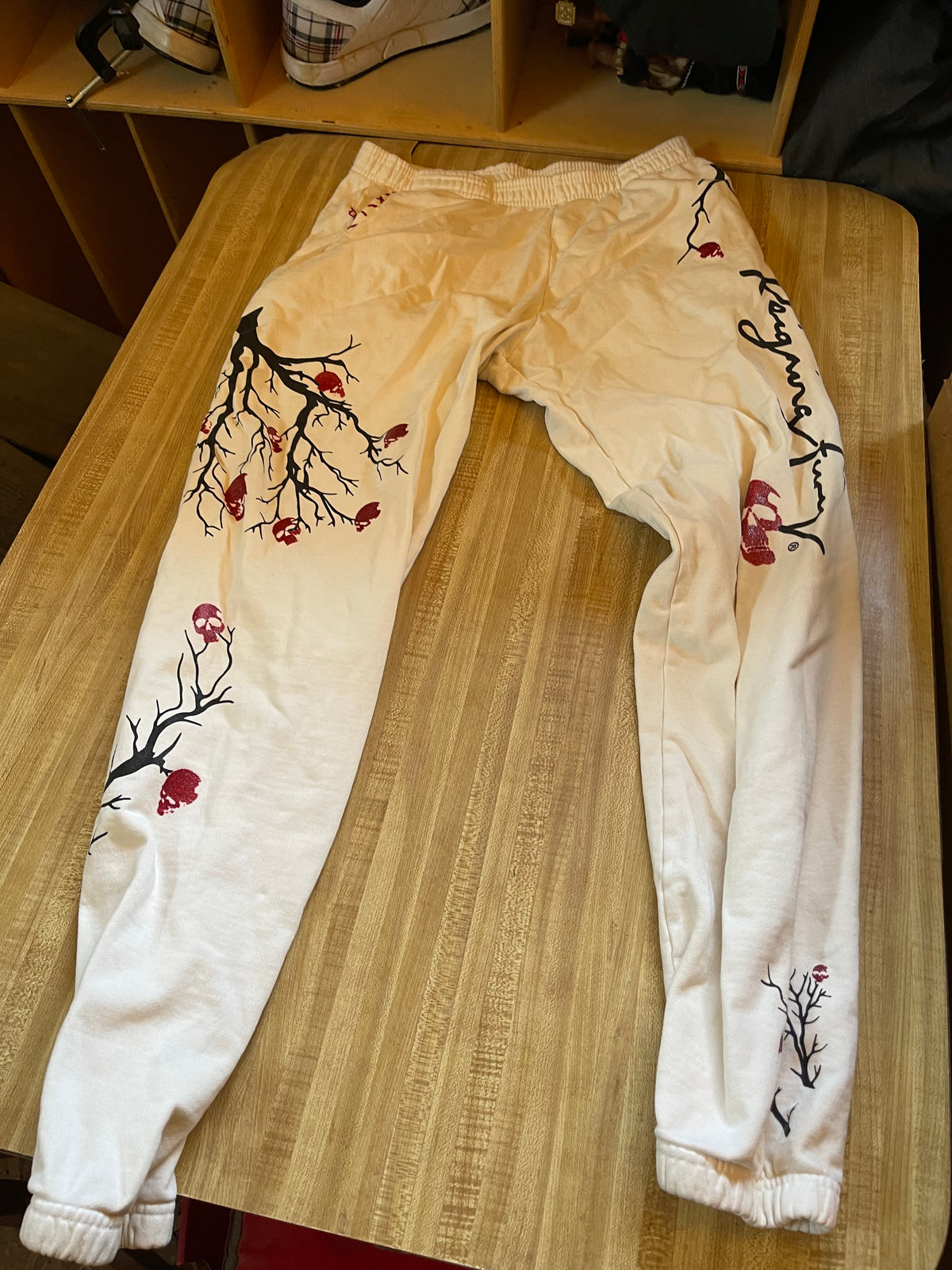 Reigning fury sweatpants medium