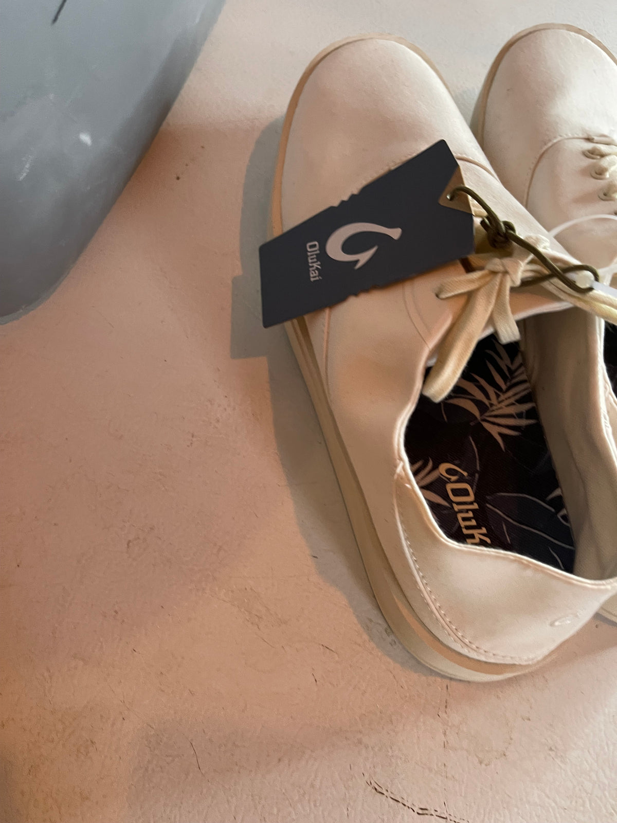 Olukai sneakers size 11