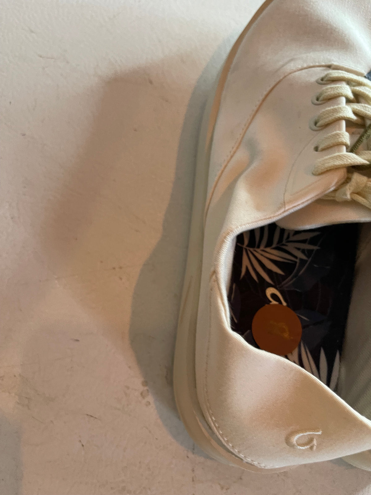 Olukai sneakers size 8