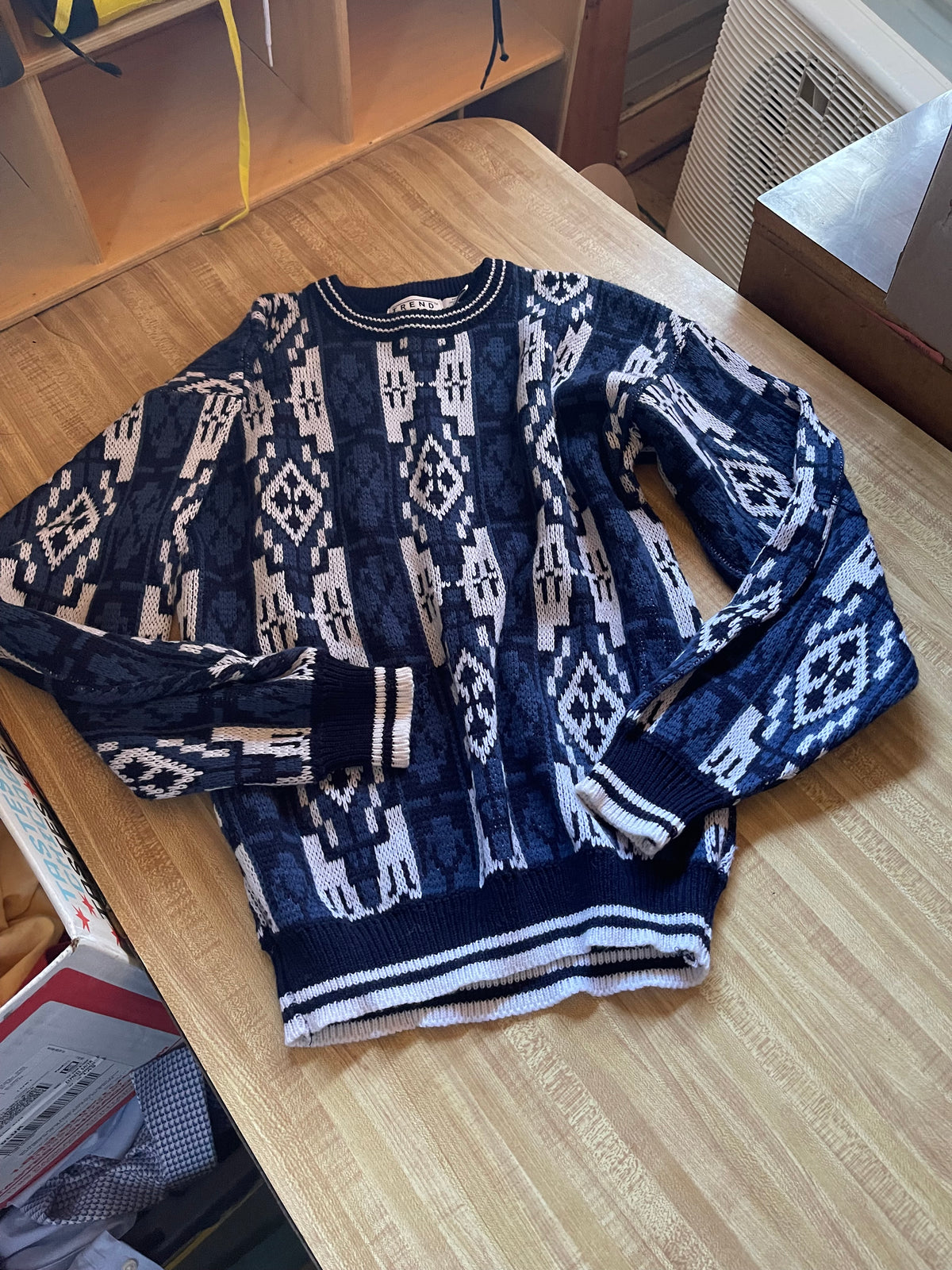 Vintage sweater medium