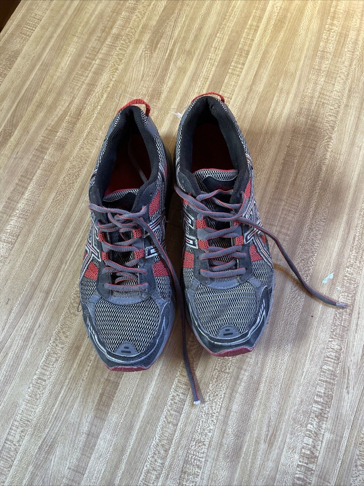 ASICS Gel Venture 4 men’s size 12 gray and red running shoes with laces on wooden floor