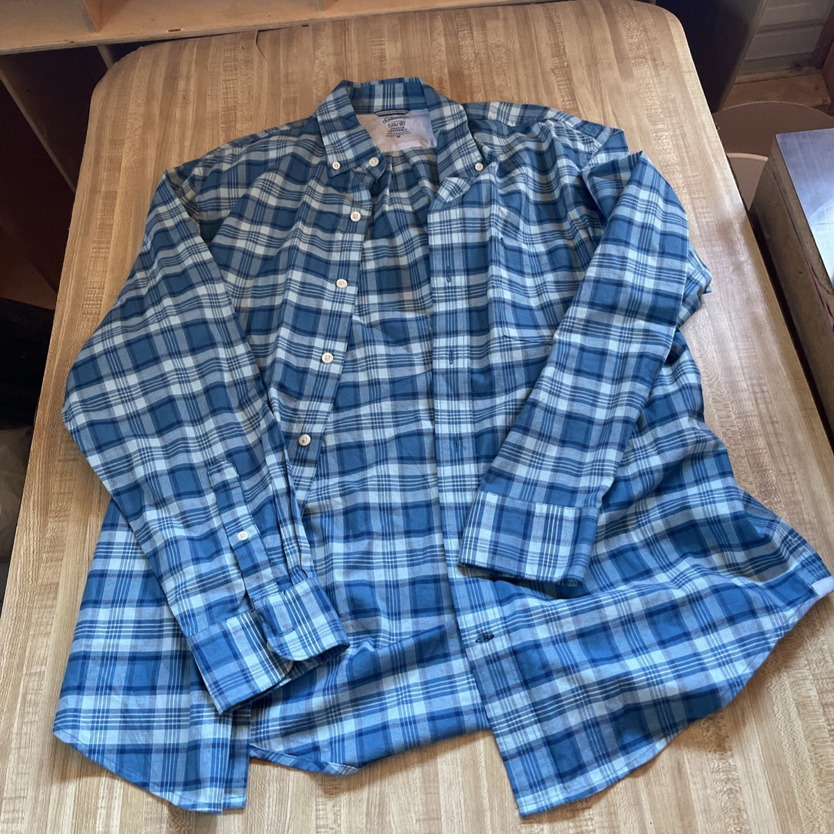 izod saltwater button down shirt Medium