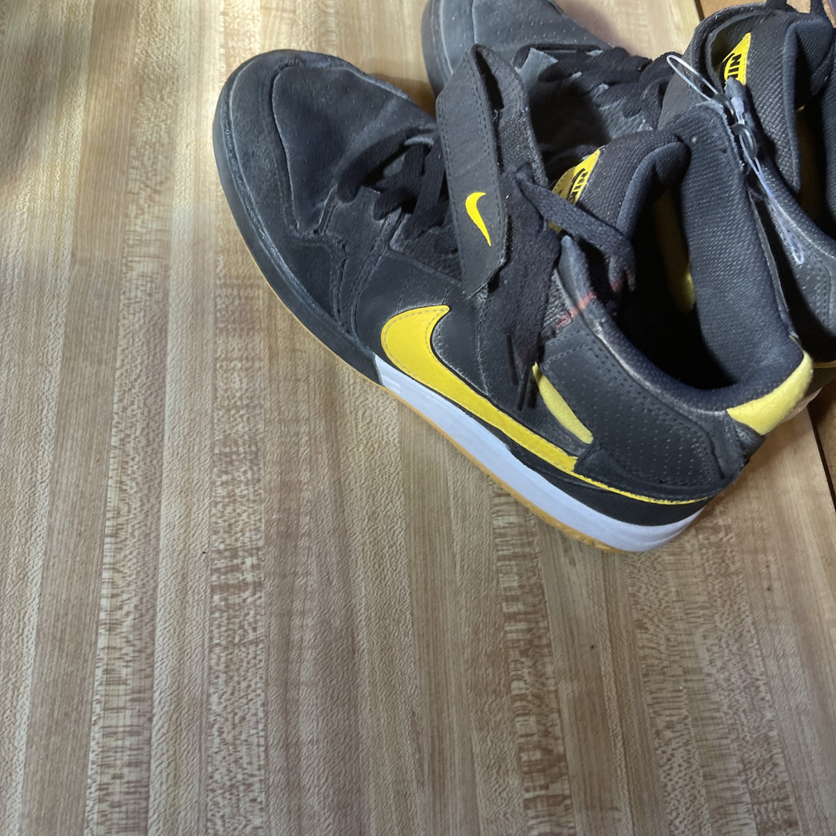 Nike Zoom Mogan 2 Mid Size 7.5